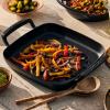 224703 1 venkovni grilovaci kos bbq 30 cm cerna litina le creuset