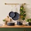 223656 2 panev na sote essential 26 cm 4 l cerna hlinik le creuset