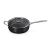 223656 3 panev na sote essential 26 cm 4 l cerna hlinik le creuset