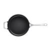 223656 6 panev na sote essential 26 cm 4 l cerna hlinik le creuset