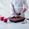 223215 3 forma na kolac 33 x 25 cm cerna ocel le creuset